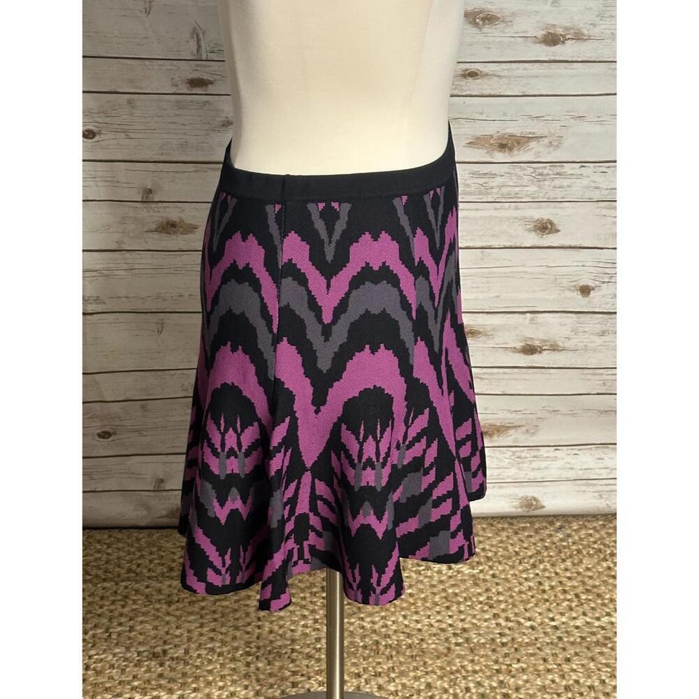 Torrid multicolored geometric pattern knit flared/skater mini skirt Size 2/2X - Picture 2 of 3
